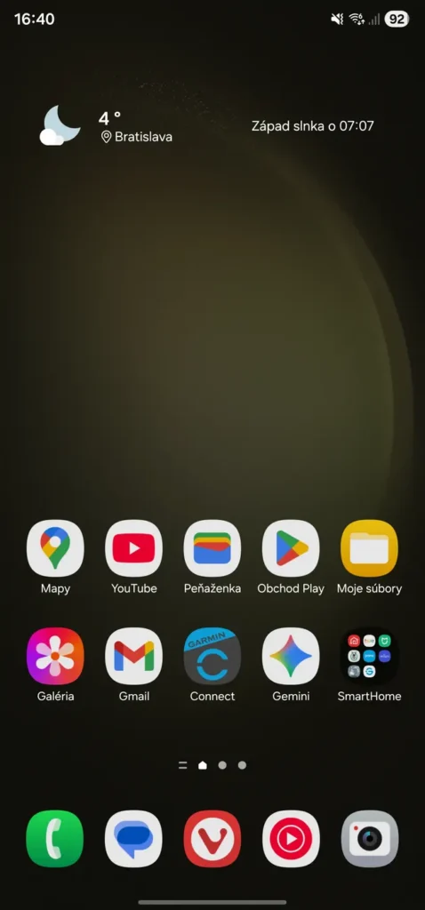 Samsung One UI s bočnými panelmi