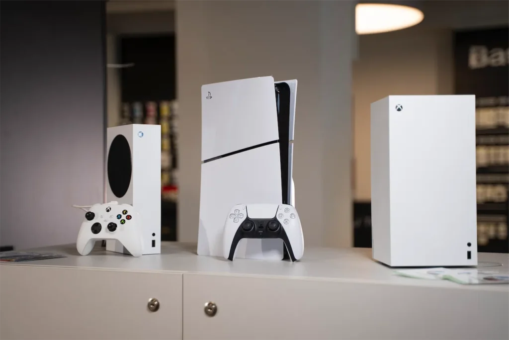 Kúpiť si PlayStation alebo Xbox? Ktorú konzolu si vybrať?