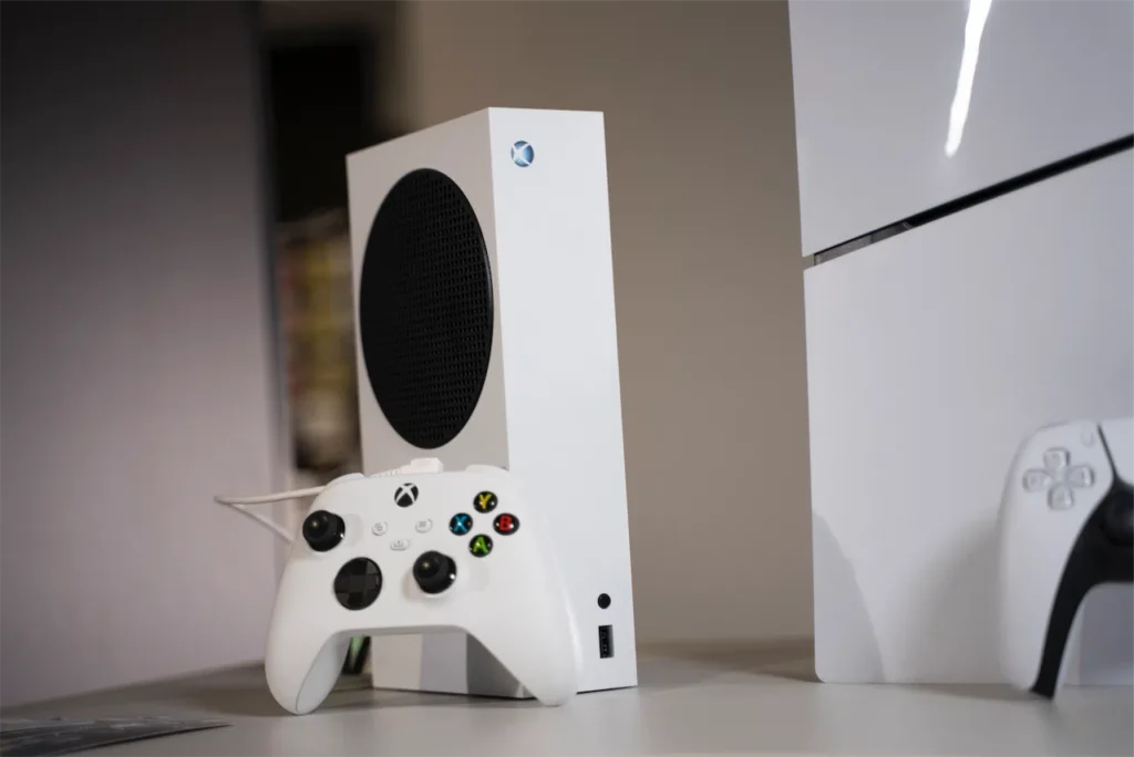 Kúpiť si PlayStation alebo Xbox? Ktorú konzolu si vybrať?