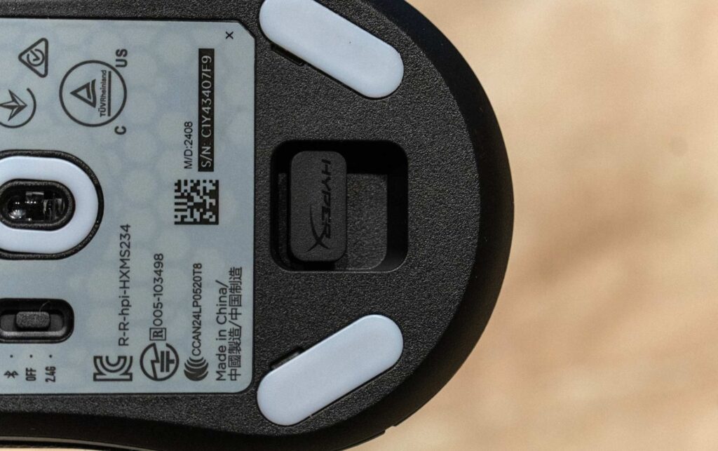 Nalepovacie gripy a dongle schovaný vo vnútri myši