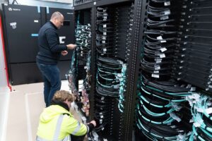 Záber z inštalácie superpočítača PERUN