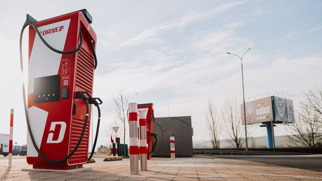 Viac než len nabíjanie: ZSE Drive otvára ultrarýchly HUB v OC Optima Košice