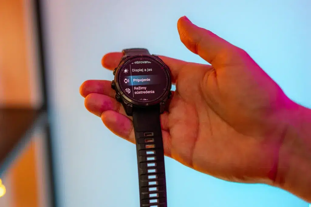 Cez nastavenie Pripojenia môžete ku Garmin hodinkám pripojiť hrudný pás, slúchadlá a rôzne senzory