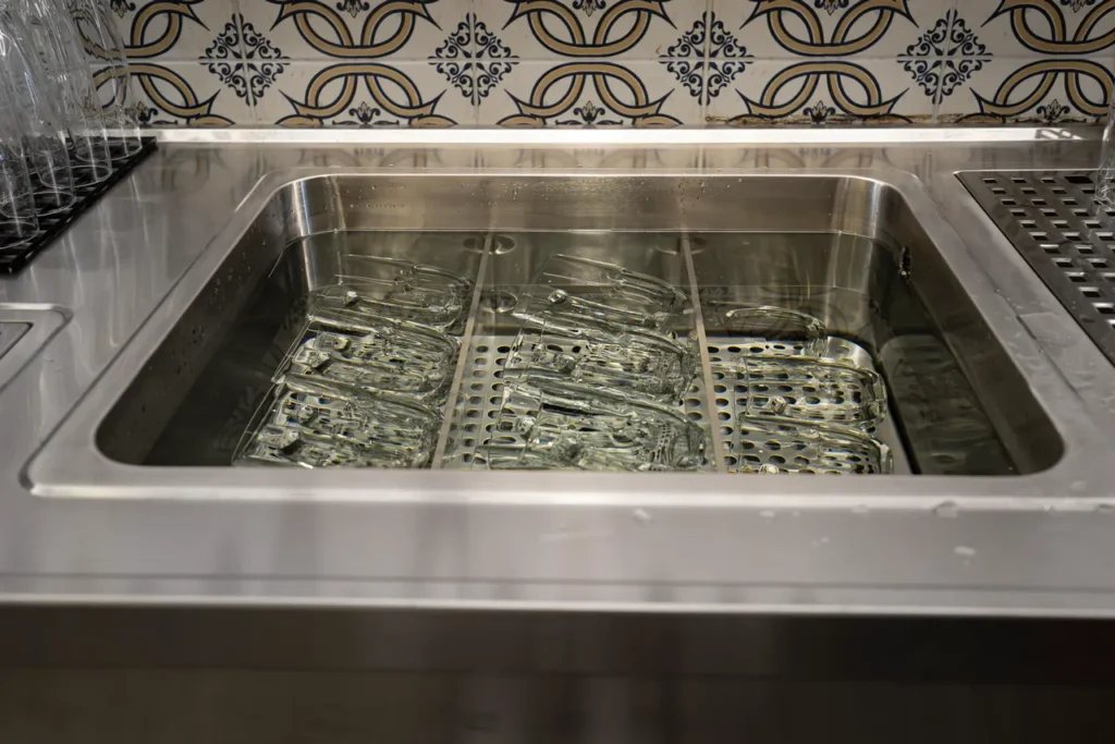 Prvá smart chladiaca vaňa na Slovensku je umiestnená v bratislavskej reštaurácii Stage