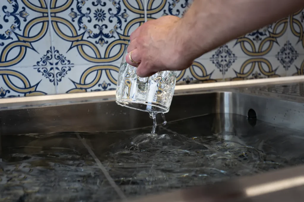 Chladiaca vaňa udržiava čisté poháre studené a pripravené na čapovanie, čo je kľúčové pre zachovanie kvality piva