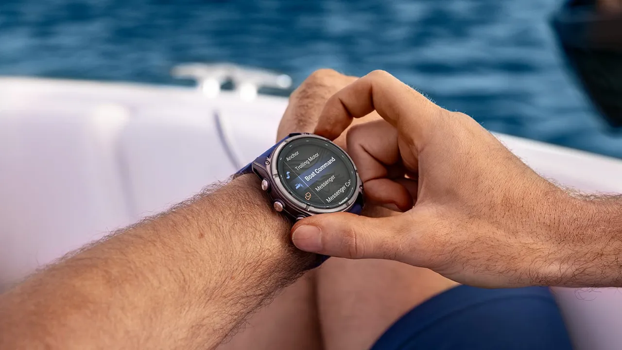 Garmin Quatix 8 Pro oficiálne: Námorné hodinky, ktoré vás udržia v spojení aj bez signálu