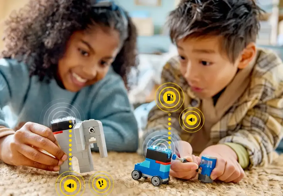 Smart kocka generuje vizuálne aj zvukové efekty