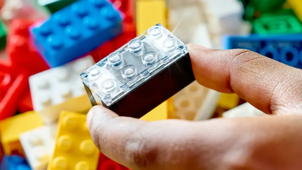 Smart Brick vyzerá ako normálna LEGO kocka