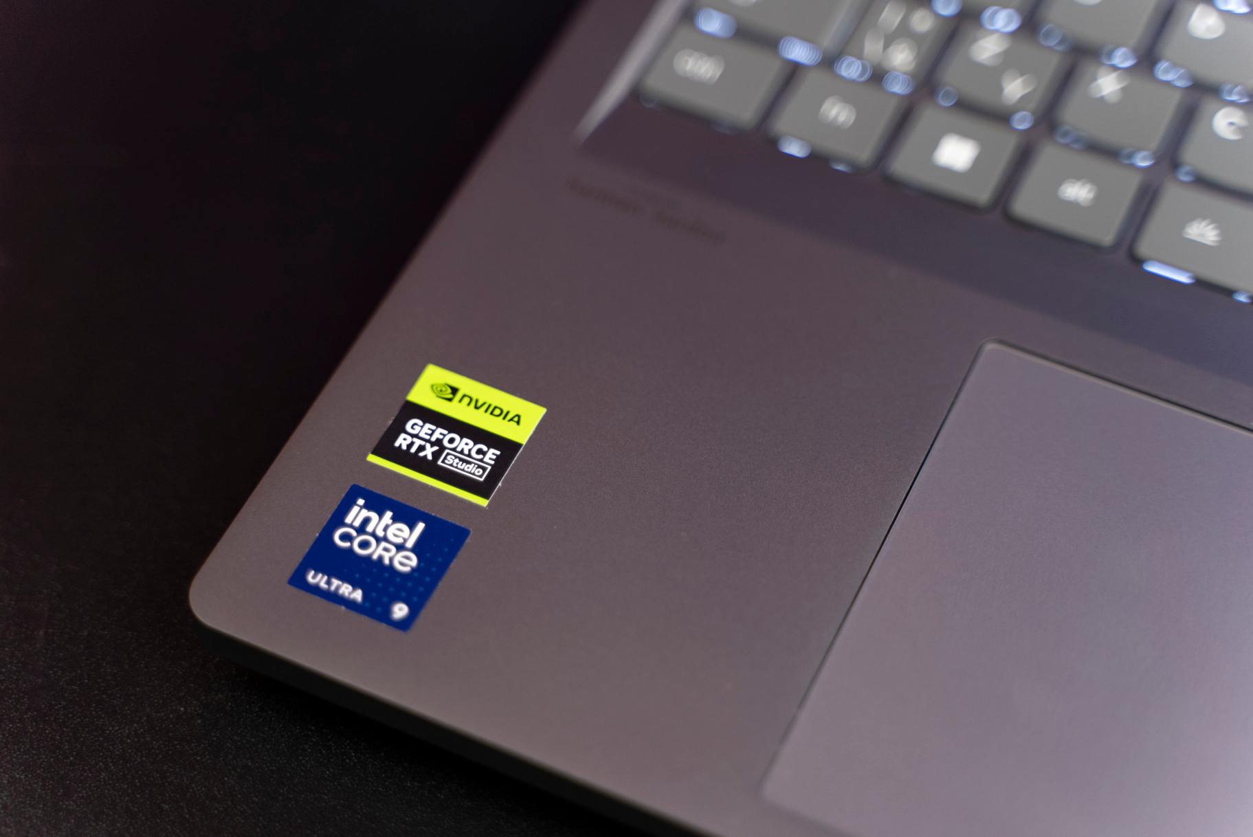 Výkonný procesor neznamená Copilot+ PC. Prečo je to tak?