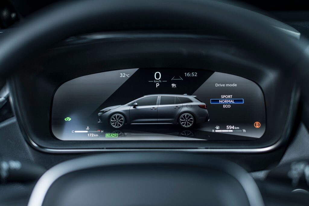 O všetkom informuje prehľadný palubný štít