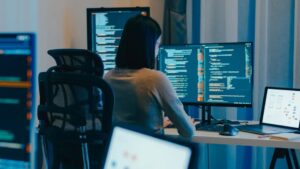 Z Chatbotov sa stávajú AI agenti