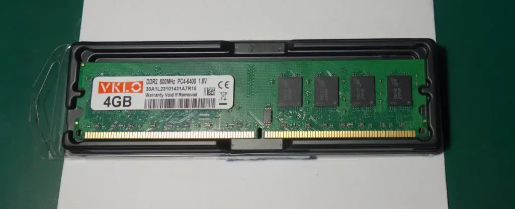 Modul operačnej pamäte s nezmyselným štítkom DDR2 800 MHz PC4-6400