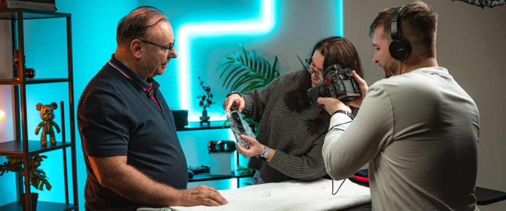 HONOR Magic8 Lite pri jeho vysekávaní z ľadu