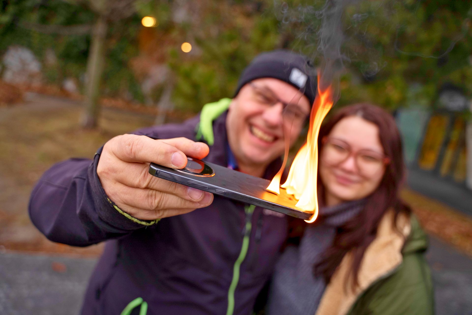 HONOR Magic8 Lite sme zmrazili, zapálili aj prešli autom. Ako dopadol test odolnosti?