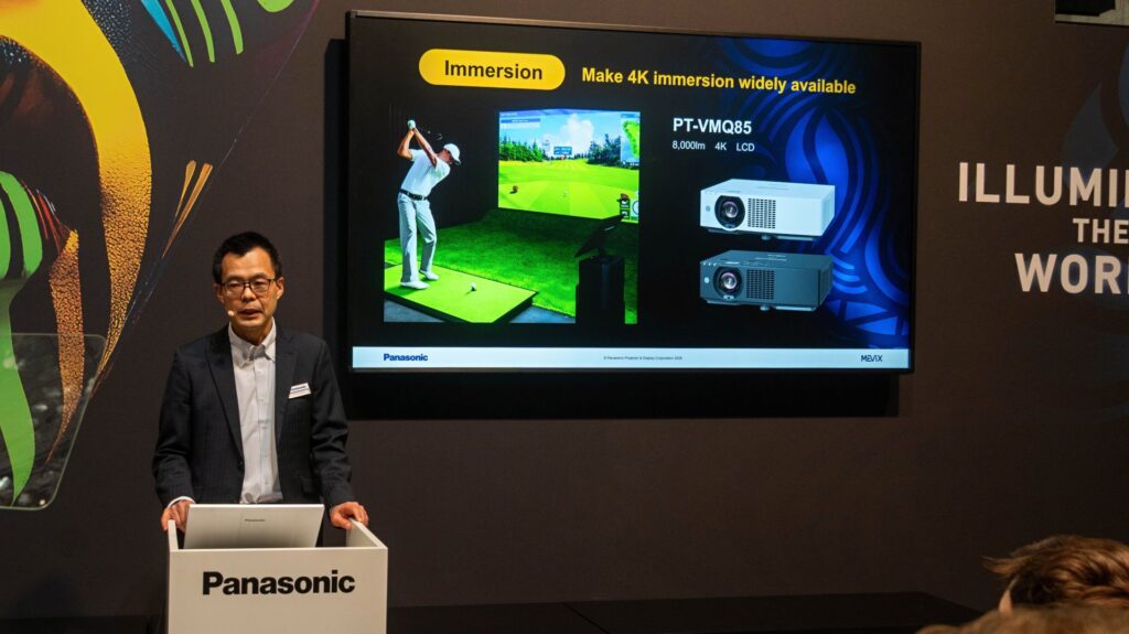 Extrémne ľahký a tenký projektor PT-VMQ85