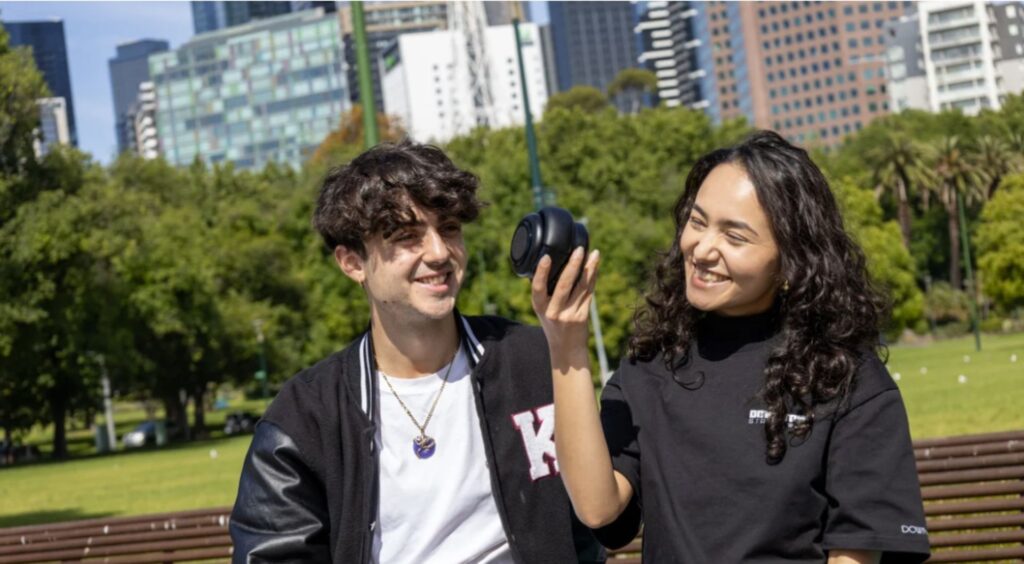 Takto zmeníte slúchadlá na reproduktor