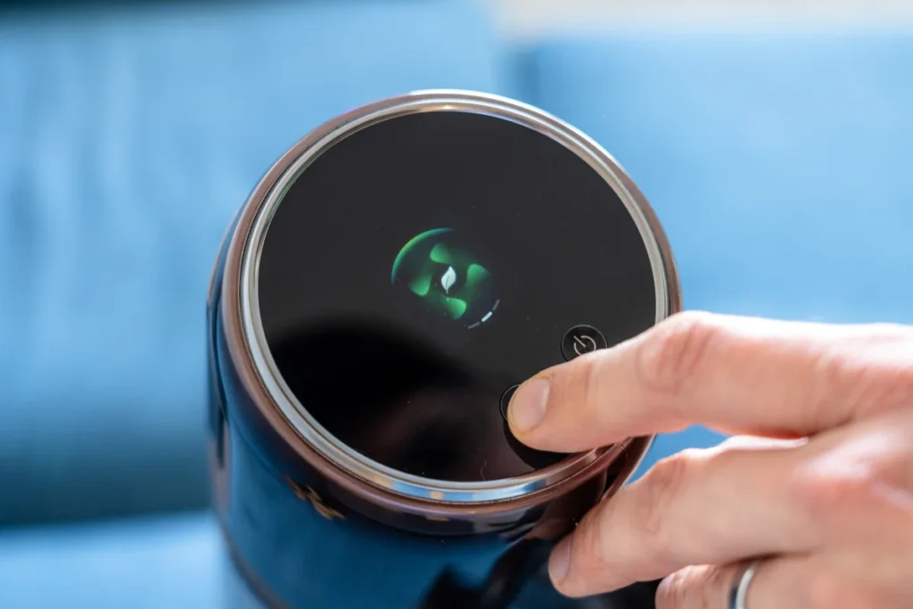 Medzi režimami čistenia sa prepínate tlačidlom pod displejom