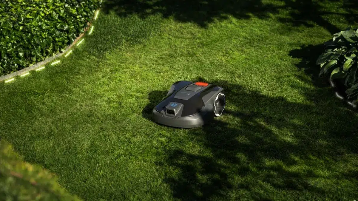 Nové kosačky Husqvarna Automower: Bez káblov, s kamerou a od 1 099 eur