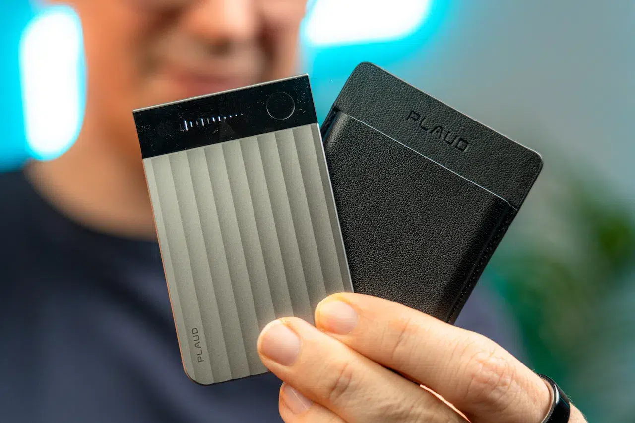 Plaud Note Pro šetrí hodiny času: Nahráva a prepisuje telefonáty aj mítingy (RECENZIA)