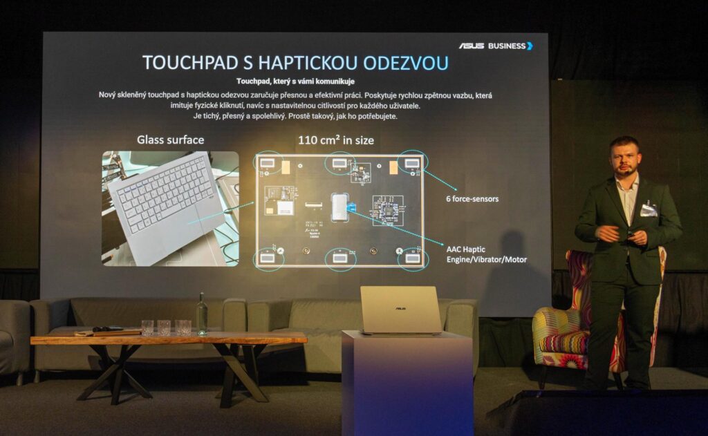 Haptický touchpad sme chválili aj pri našej recenzii