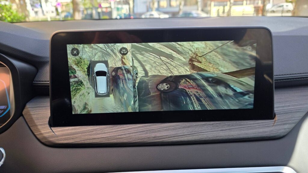 Pohľad na EVO Cuatro so zabudovaných vonkajších kamier