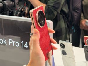 HONOR Magic V6