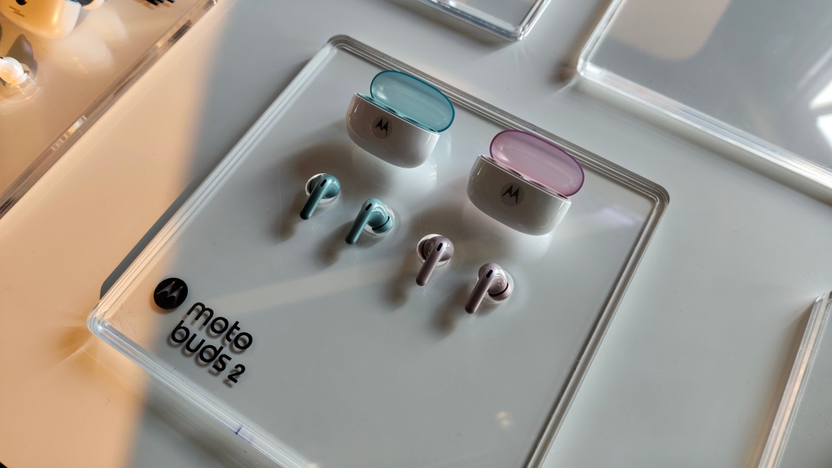 Motorola na MWC predstavila slúchadlá moto buds 2 a moto buds 2 plus