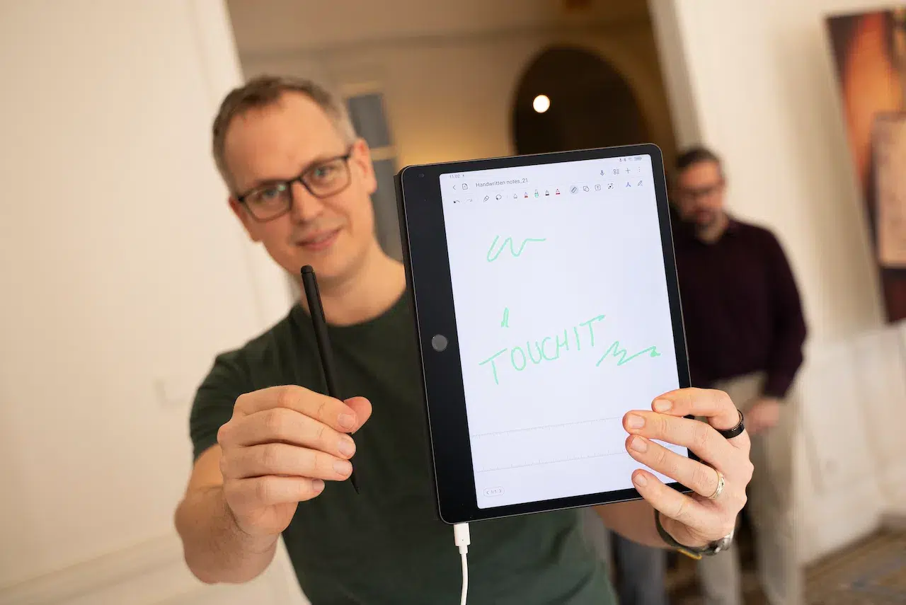 Digitálny zápisník TCL Note A1 NXTPAPER skutočne pripomína písanie na papieri