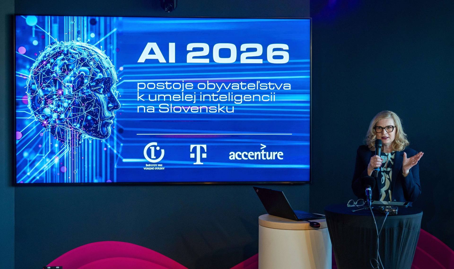 Slováci a AI 2026: umelú inteligenciu používame masovo, ale nerozumieme jej
