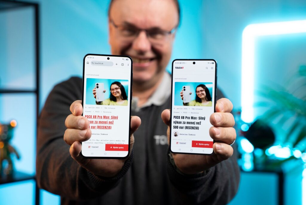 Galaxy A57 vľavo a Galaxy S26 vpravo