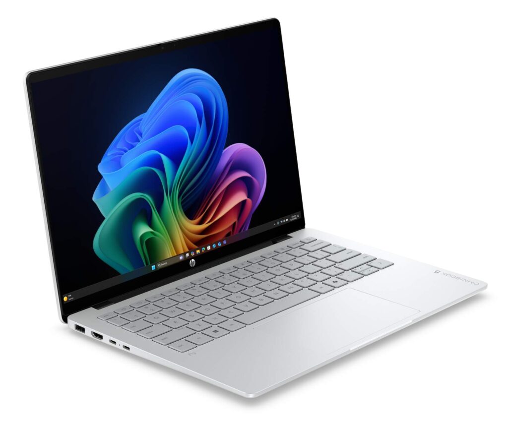 HP OmniBook 5 14_NGAIPC_OB5_GlacierSilver_FrontRight