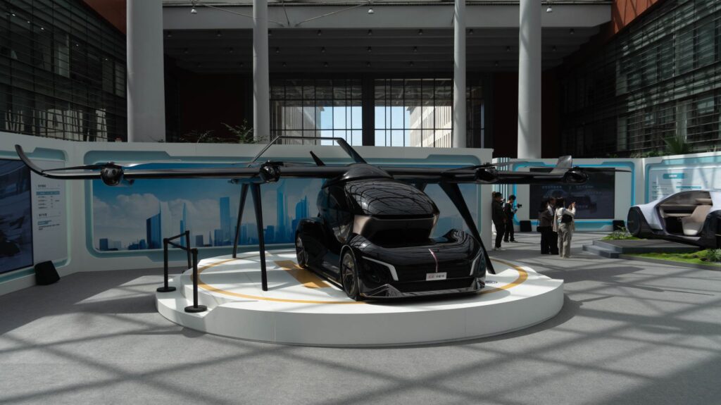 Celkom jasné smerovanie dopravy v Číne - dopravné drony. Má ich aj Hongqi