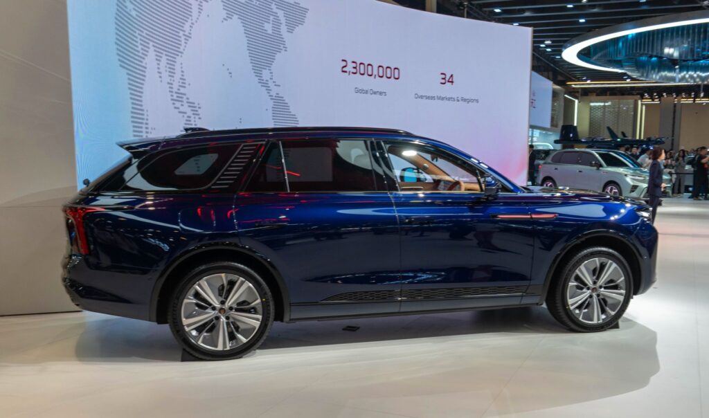 Hongqi E-HS9 z profilu