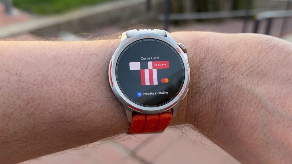 Platenie Huawei hodinkami cez Curve už funguje aj na Slovensku