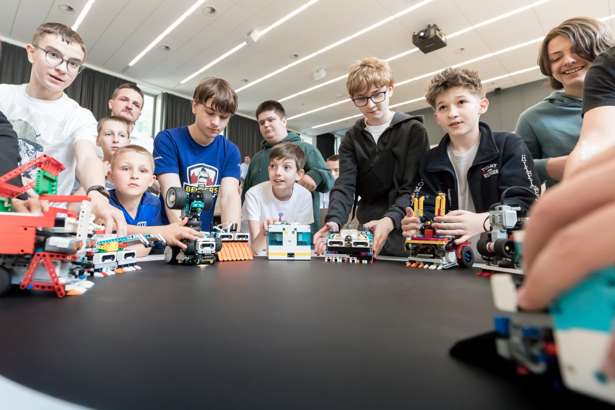 Súťaž mobilných robotov Istrobot potvrdila, že technika nepozná hranice