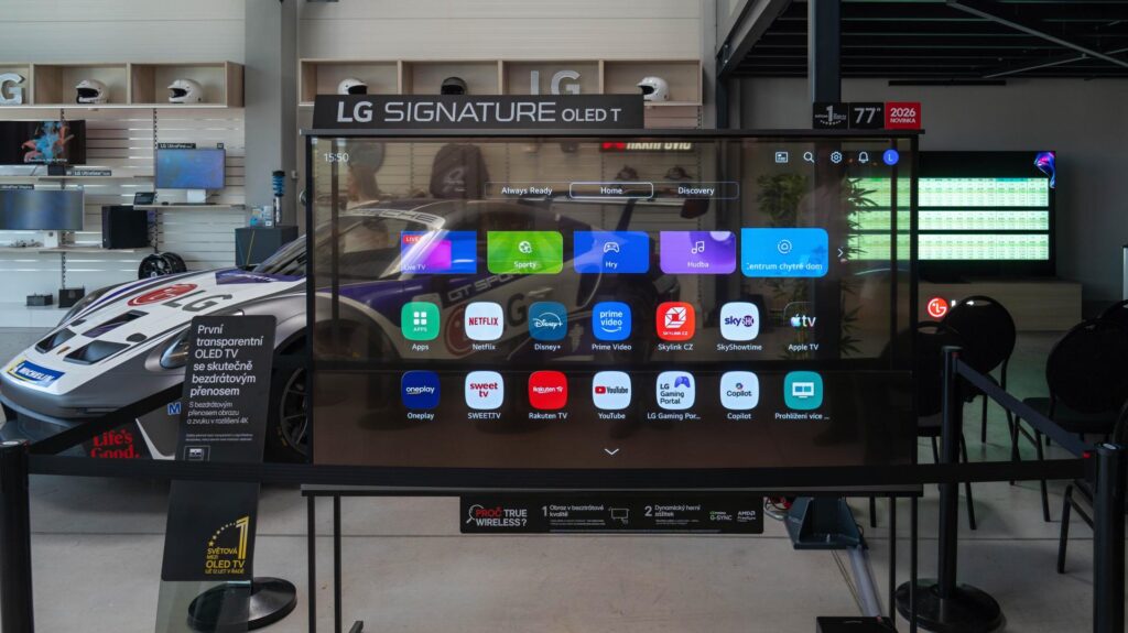 Transparentný televízor od LG naživo