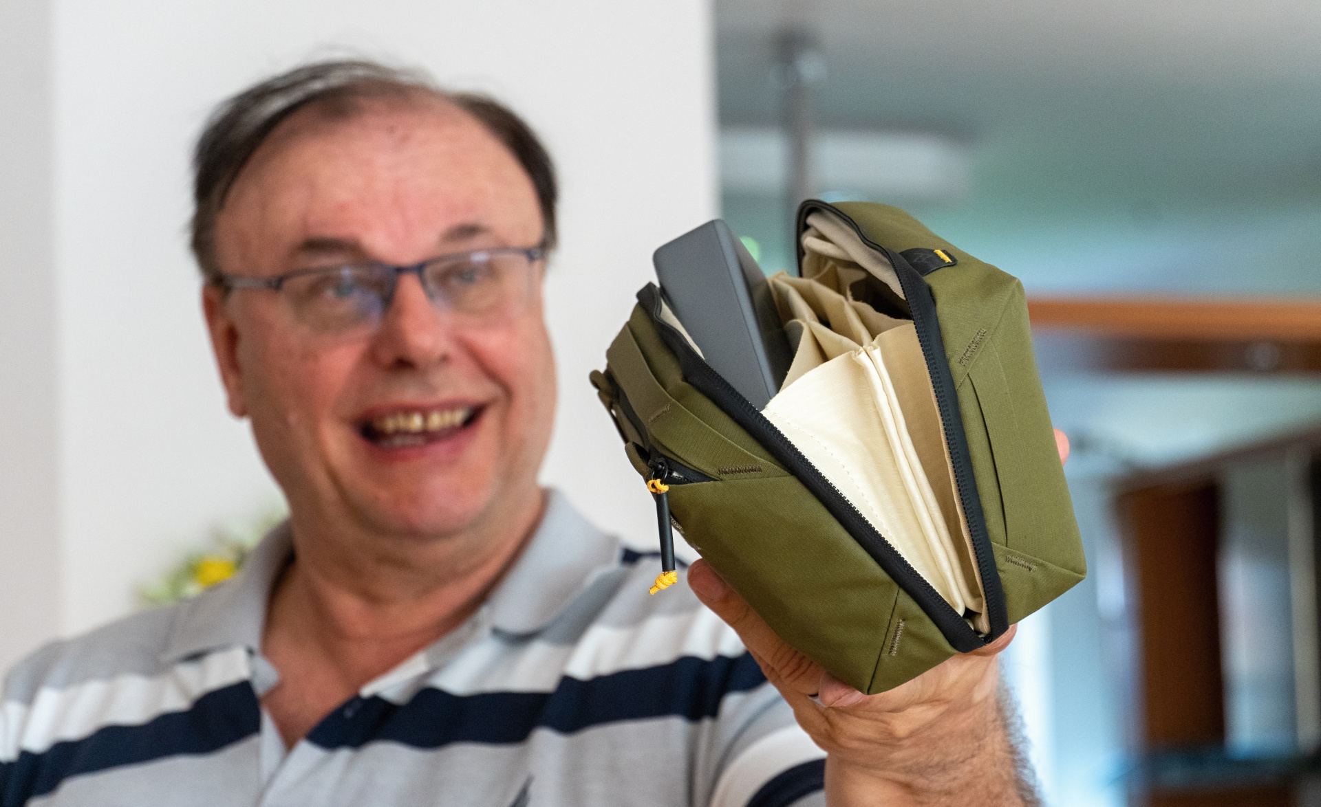 Toto puzdro vám spraví poriadok v batohu: Peak Design Tech Pouch prekvapí, ale má háčik