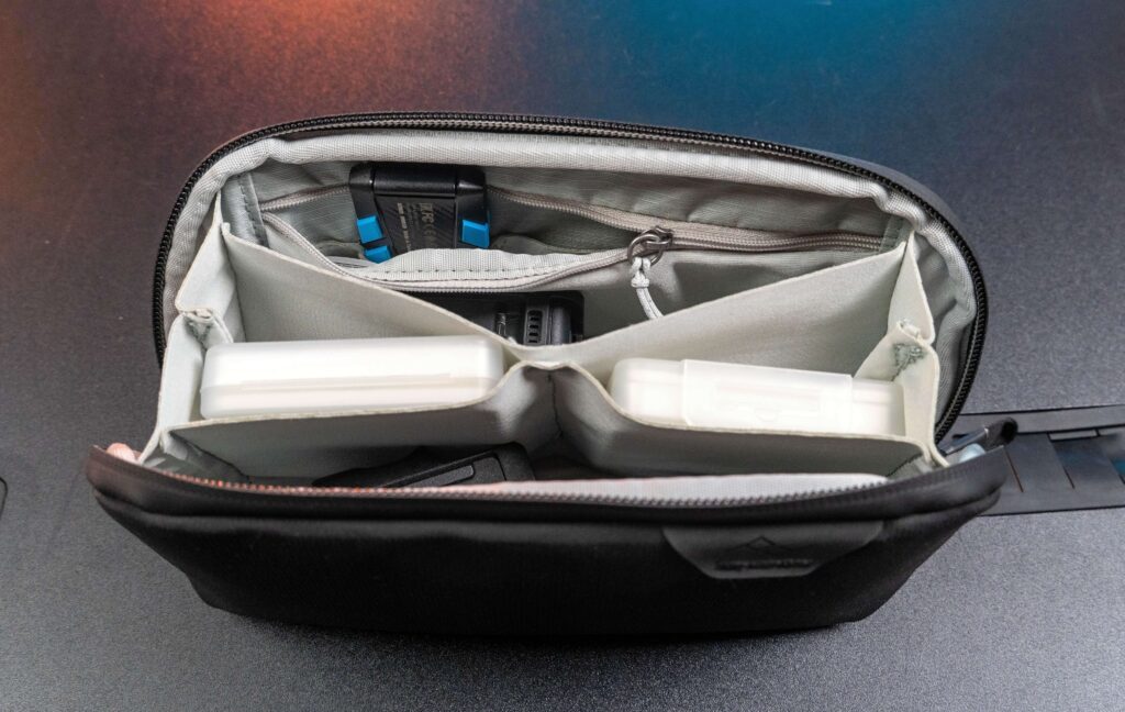 Origami dizajn v Tech Pouch Small