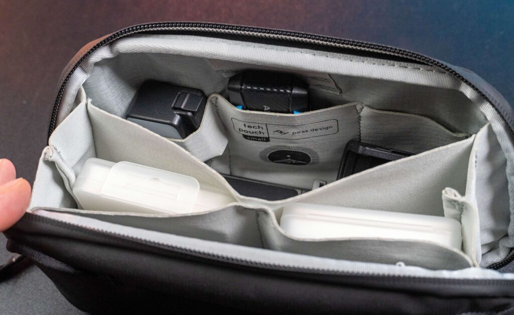 Origami dizajn v Tech Pouch Small