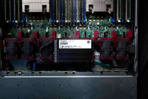 Kingston má 30 TB SSD pre dátové centrá: rýchlosť až 14 GB/s a výkon pre AI