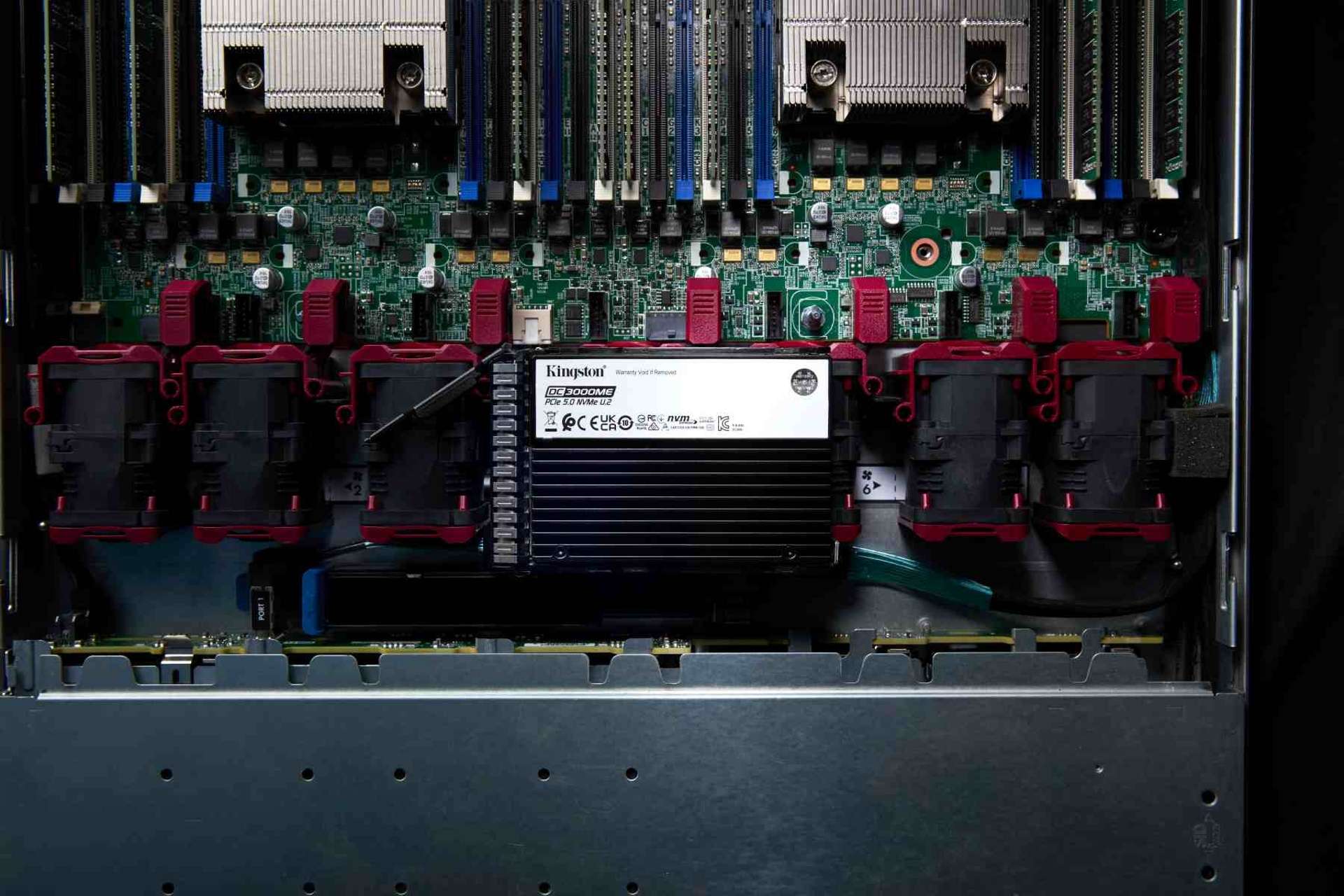 Kingston má 30 TB SSD pre dátové centrá: rýchlosť až 14 GB/s a výkon pre AI