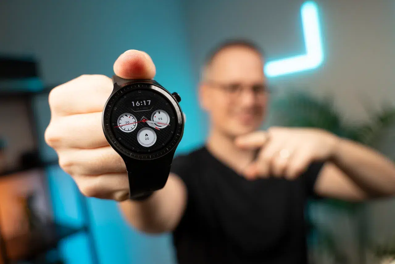 Motorola Moto Watch: Čo ponúkajú a kde zaostávajú (RECENZIA)