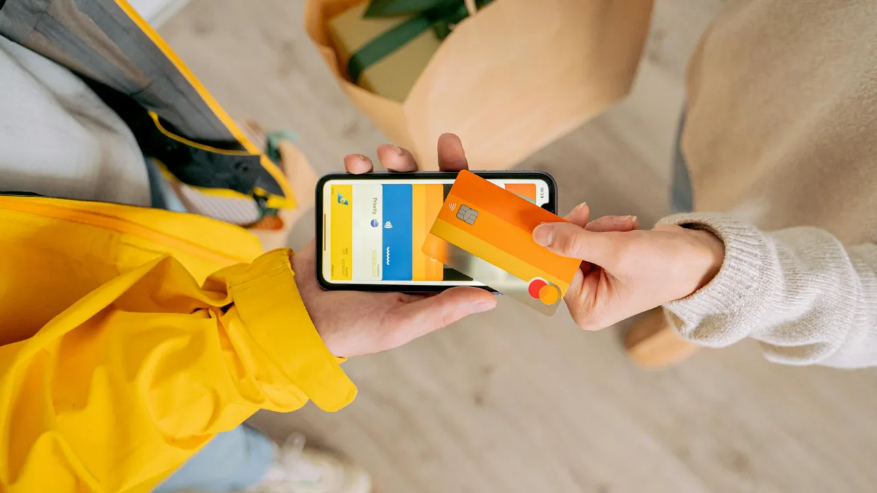 Obľúbená banka ruší otravné poplatky, zadarmo bude aj vedenie karty