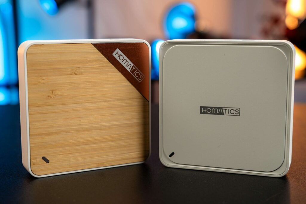 Vpravo Homatics Box 4K V2, vľavo Homatics Box Lite 4K V2
