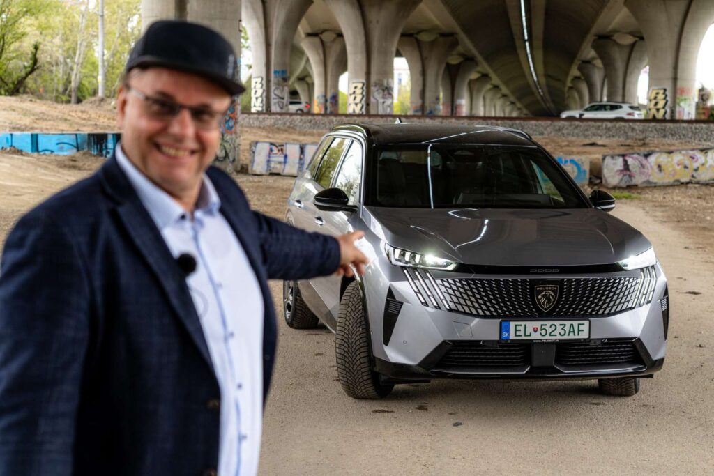 TEST: Peugeot E-5008 Dual Motor: Veľké elektrické SUV so štvorkolkou