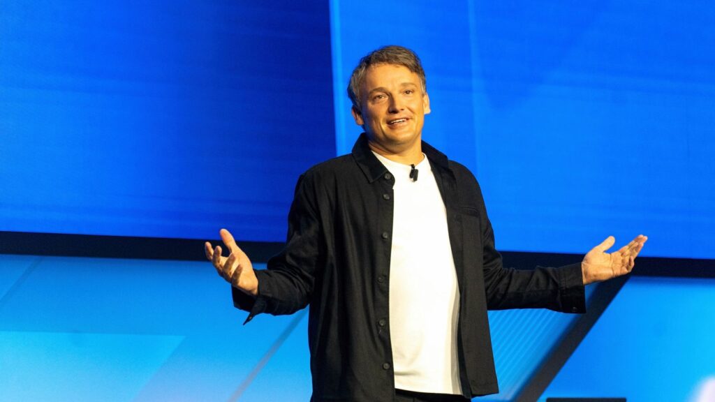 Christian Klein, CEO SAP mal počas prezentácie na Sapphire neustále úsmev n a perách