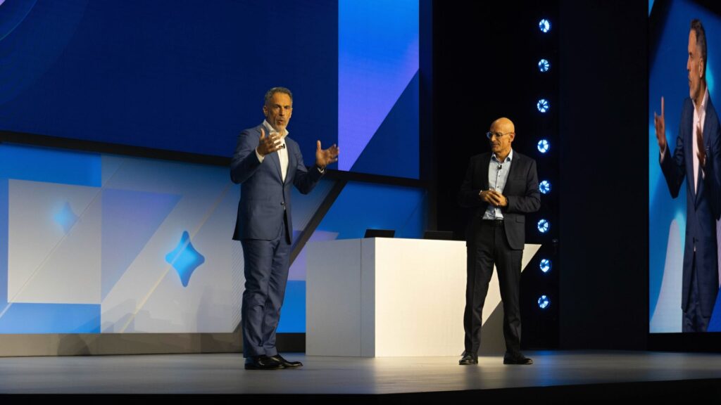 Hlavní predstavitelia kľúčovej prezentácie venovanej zákazníkom na Sapphire 2026 Madrid