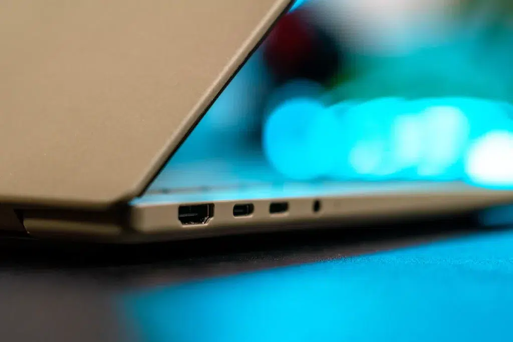 ASUS Zenbook A16