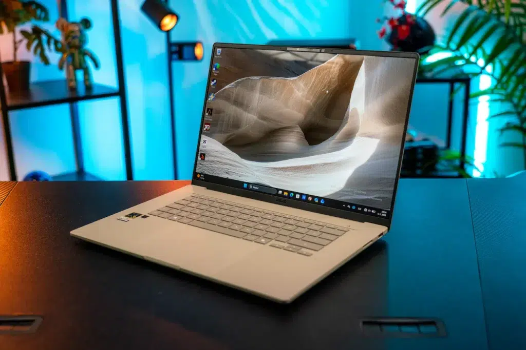 ASUS Zenbook A16