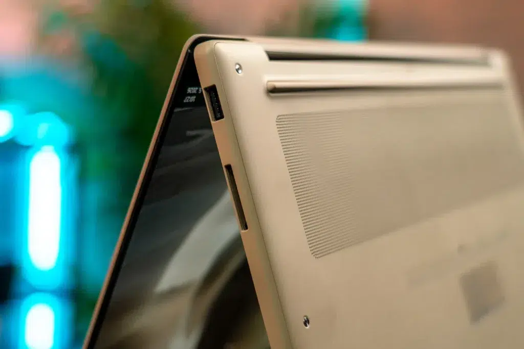 ASUS Zenbook A16
